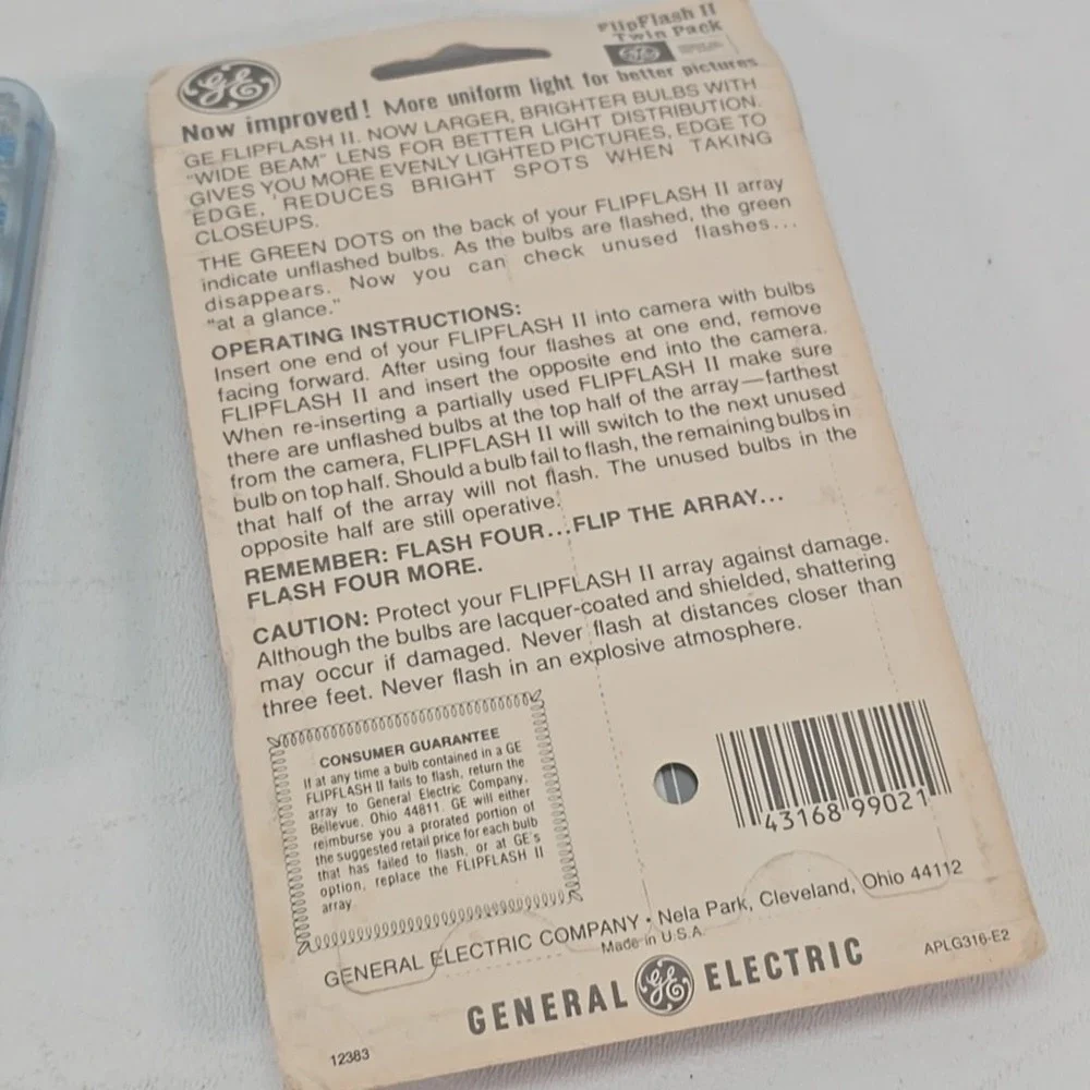 GE Flip Flash II Twin Pack Camera Bulbs 32 Flashes Made In USA NOS Vtg‎
